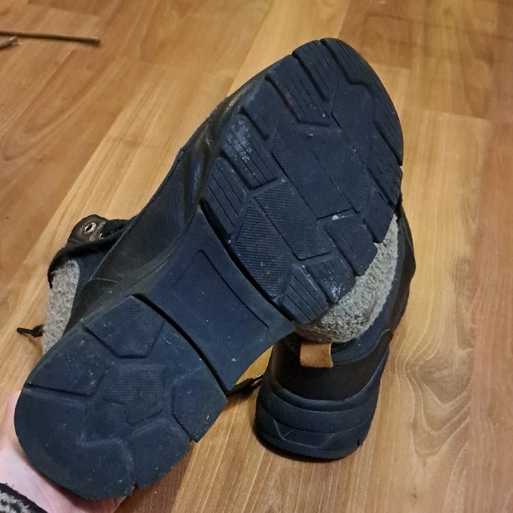 Mexx Black and Tan Winter Boots - Picture 7 of 7